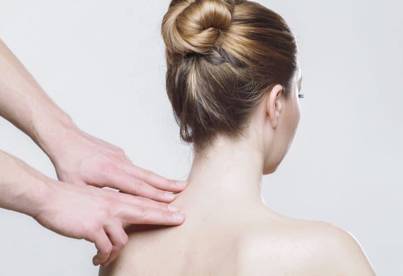 Automassaggio agopuntura per mal di testa